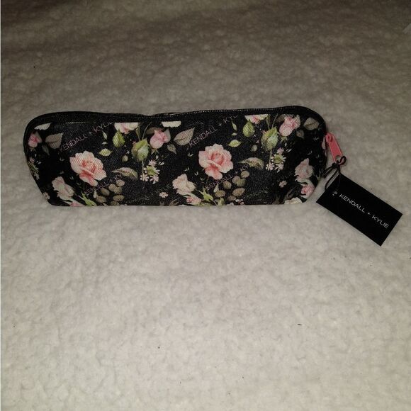 🆕️🎈🎈🎈🎉Kendall + Kylie Multi Purpose Cosmetic Pouch Floral 🌸 Print - Picture 2 of 4